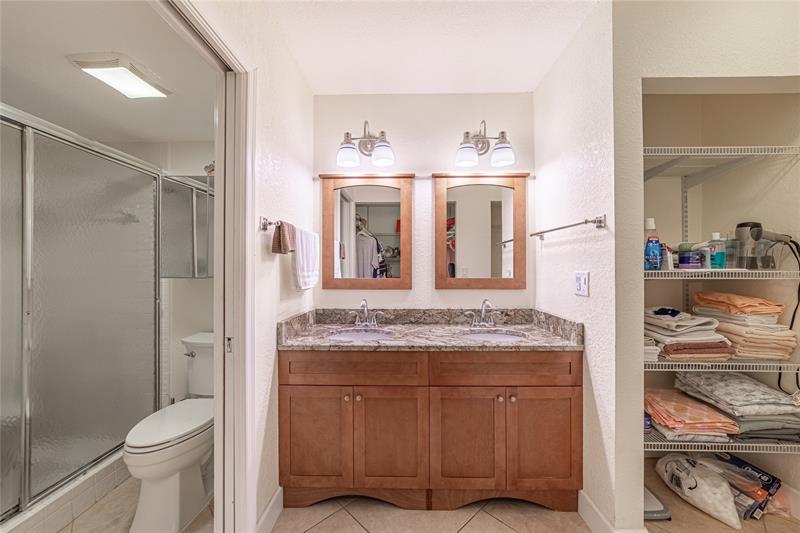 Image 21 of 49 For 7312 Fairfax Dr  102
