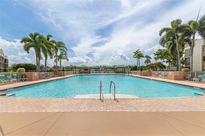 Image 31 of 49 For 7312 Fairfax Dr  102