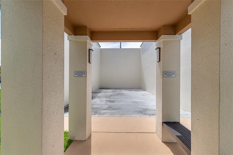 Image 33 of 49 For 7312 Fairfax Dr  102