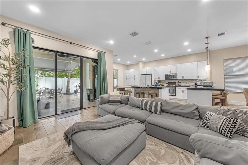 Image 7 of 37 For 9872 34th Ln