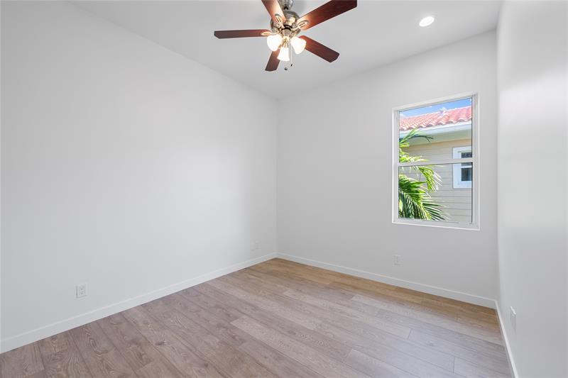Image 15 of 43 For 1428 4th Ave  1428
