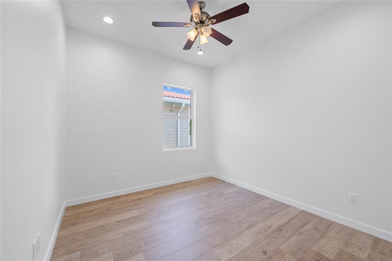 Image 16 of 43 For 1428 4th Ave  1428