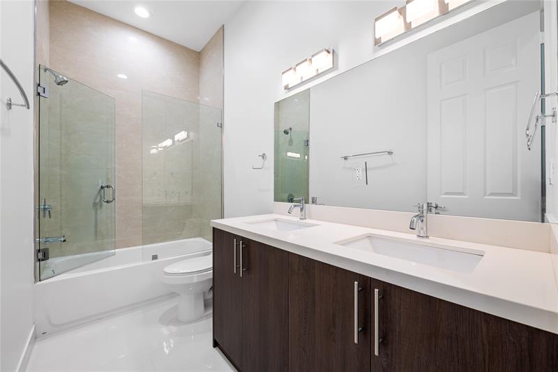 Image 17 of 43 For 1428 4th Ave  1428