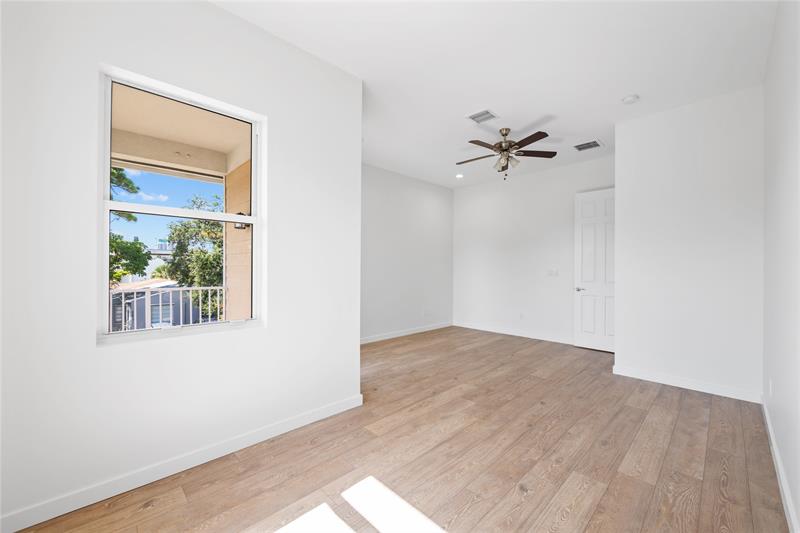 Image 21 of 43 For 1428 4th Ave  1428