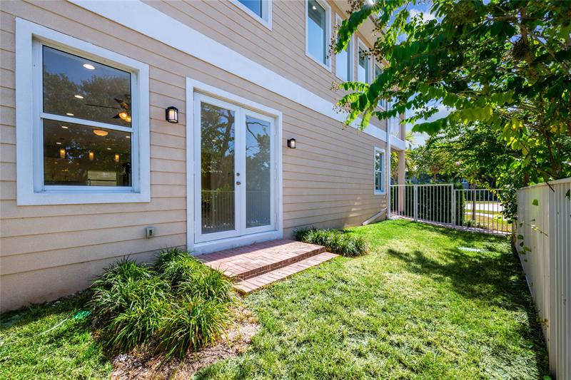 Image 32 of 43 For 1428 4th Ave  1428