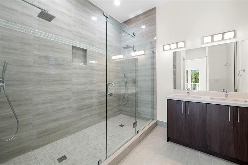 Image 32 of 49 For 1432 4th Ave  1432