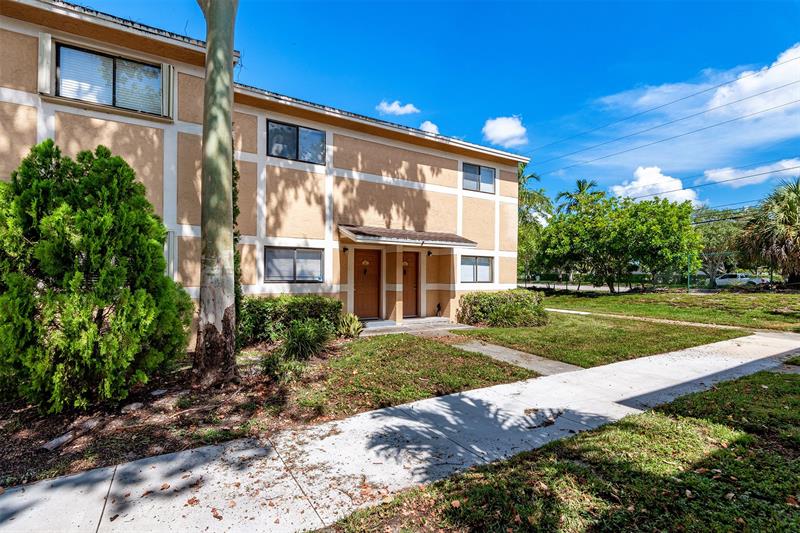Details for 9481 Palm Cir, Hollywood, FL 33025