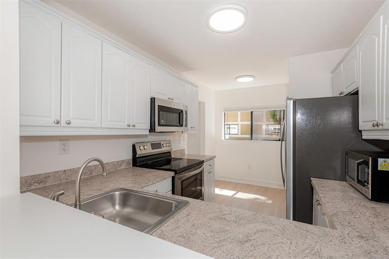 Image 11 of 34 For 9481 Palm Cir