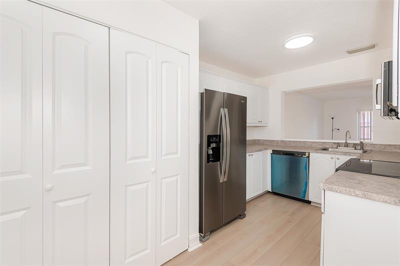 Image 14 of 34 For 9481 Palm Cir