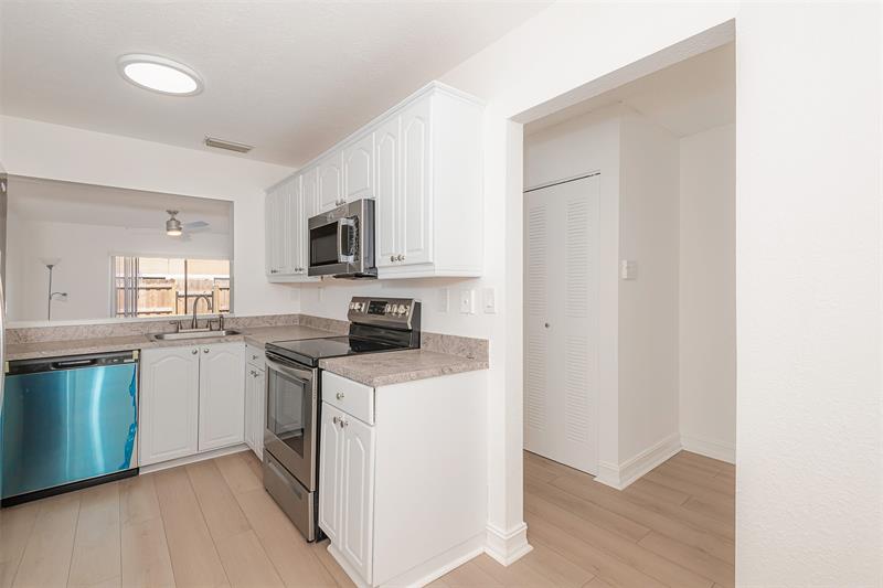 Image 15 of 34 For 9481 Palm Cir