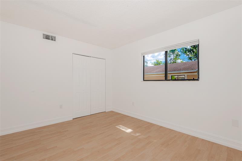 Image 18 of 34 For 9481 Palm Cir