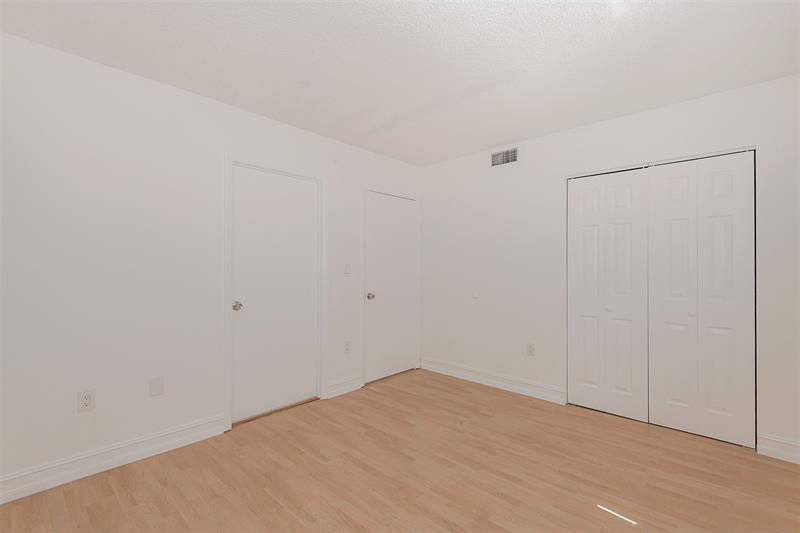 Image 19 of 34 For 9481 Palm Cir