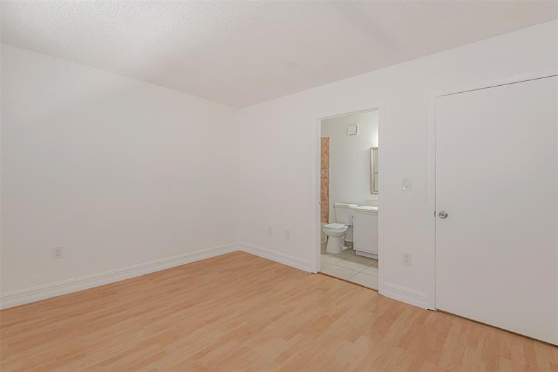 Image 20 of 34 For 9481 Palm Cir