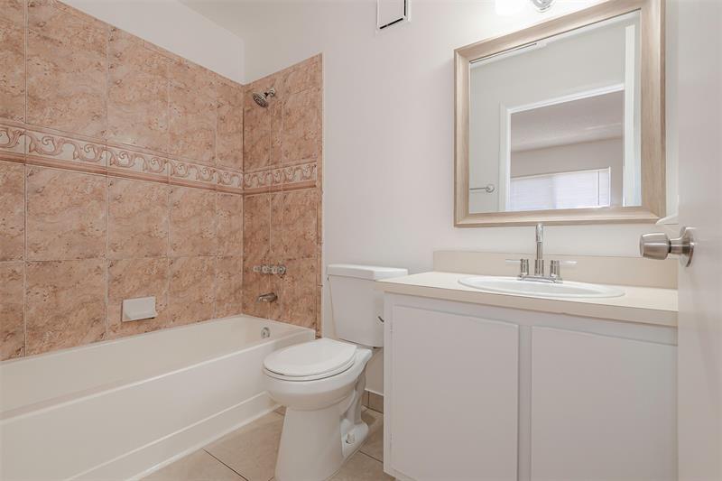 Image 21 of 34 For 9481 Palm Cir