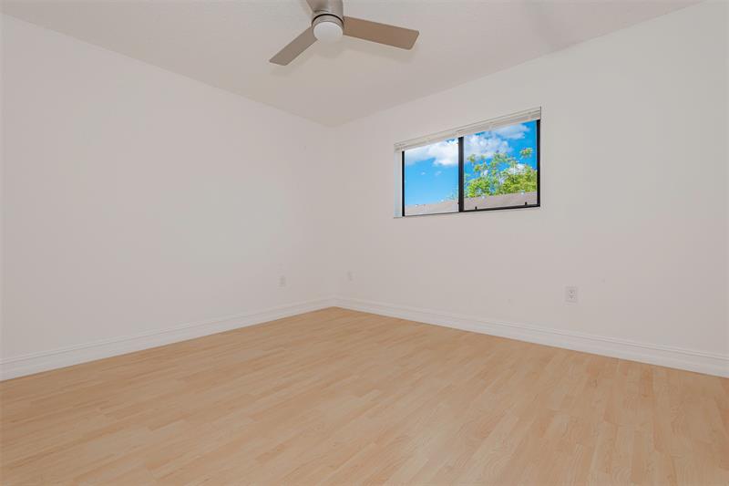 Image 22 of 34 For 9481 Palm Cir