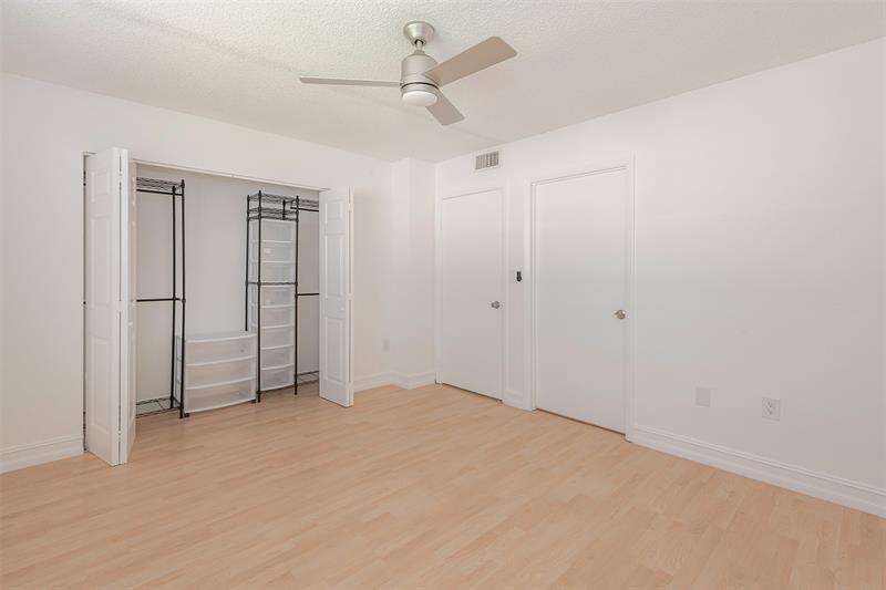 Image 24 of 34 For 9481 Palm Cir