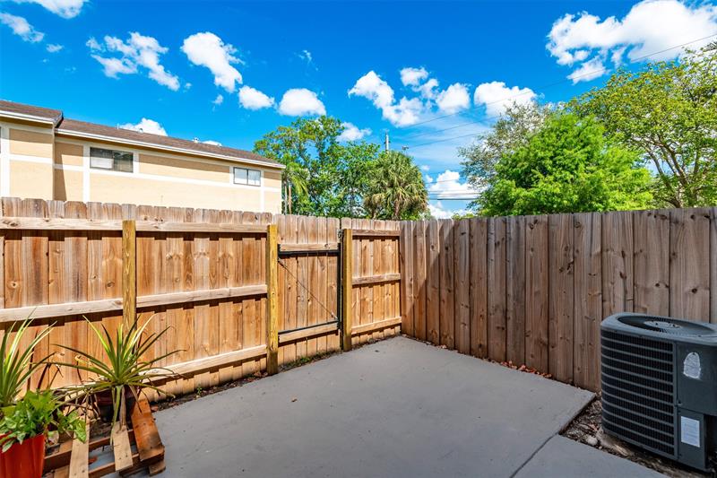Image 28 of 34 For 9481 Palm Cir