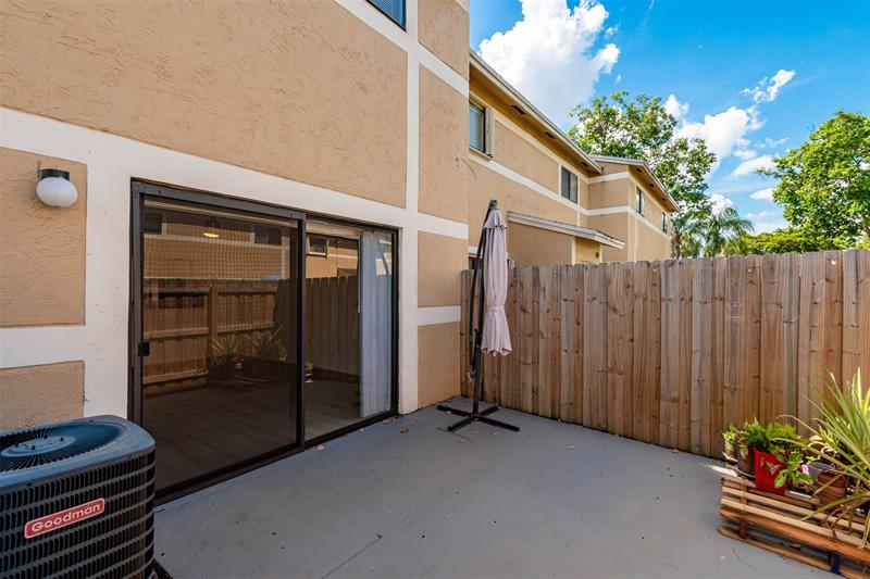 Image 29 of 34 For 9481 Palm Cir