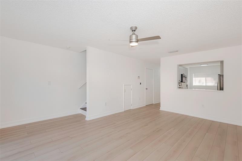 Image 5 of 34 For 9481 Palm Cir