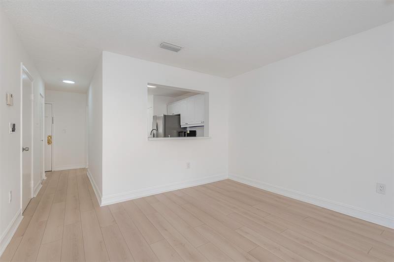 Image 8 of 34 For 9481 Palm Cir