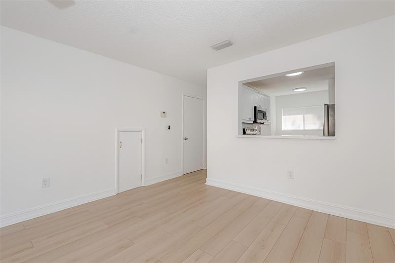 Image 9 of 34 For 9481 Palm Cir