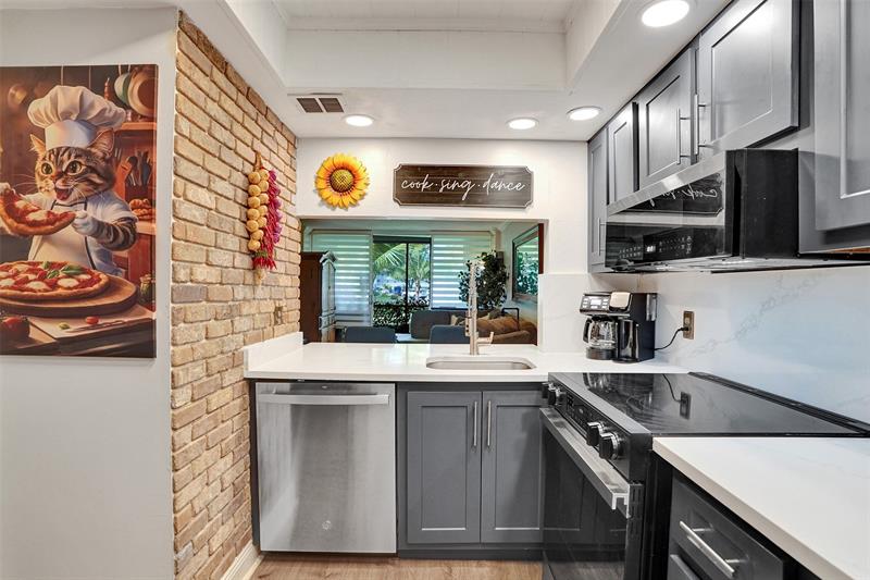 Details for 103 Royal Park Dr  1e, Oakland Park, FL 33309
