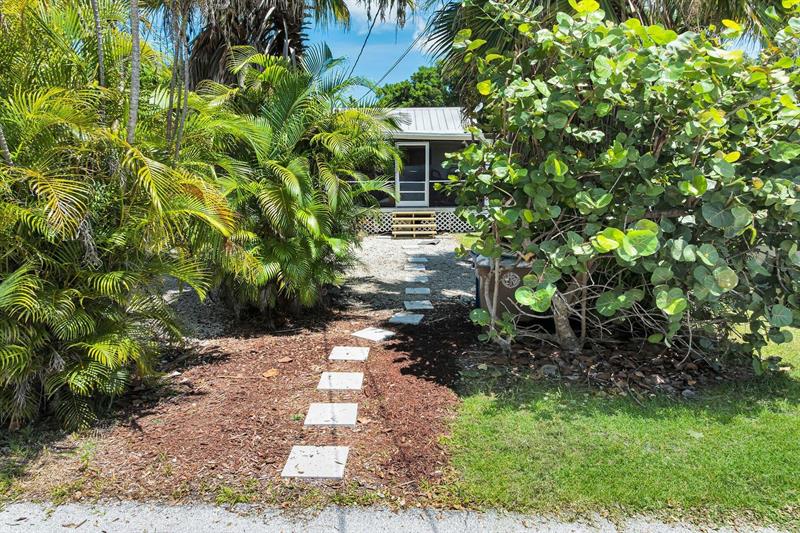 Image 2 of 30 For 30461 Poinciana Rd