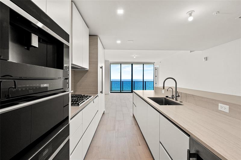 Image 11 of 64 For 900 Ocean Blvd.  1604