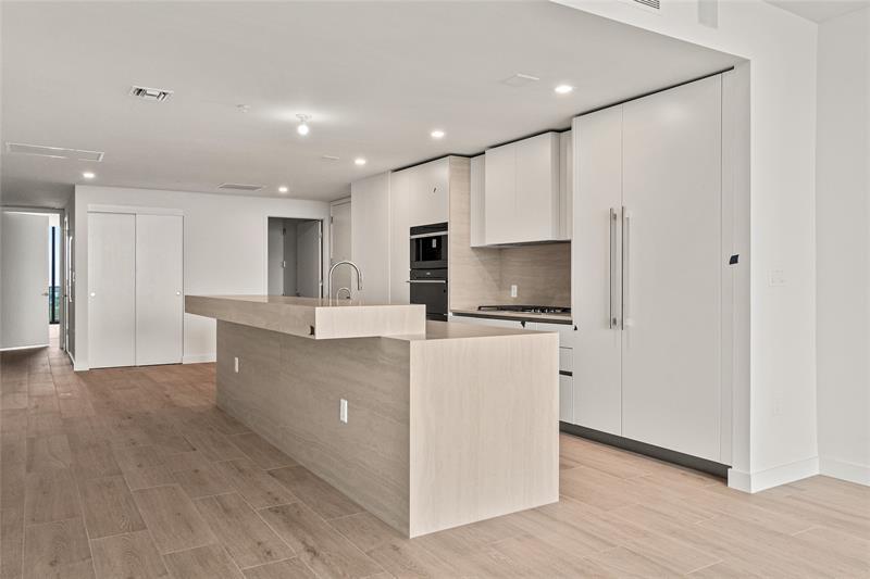 Image 13 of 64 For 900 Ocean Blvd.  1604