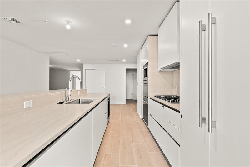 Image 14 of 64 For 900 Ocean Blvd.  1604