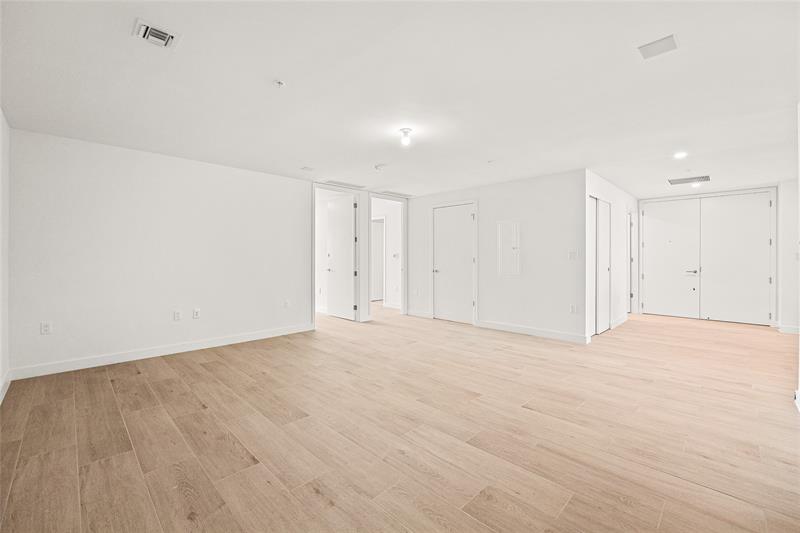 Image 15 of 64 For 900 Ocean Blvd.  1604