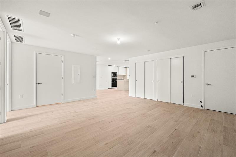 Image 17 of 64 For 900 Ocean Blvd.  1604