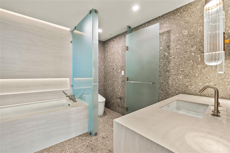 Image 19 of 64 For 900 Ocean Blvd.  1604