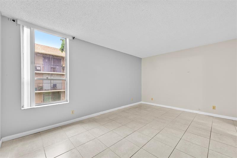 Image 21 of 26 For 7173 Orange Dr  217b