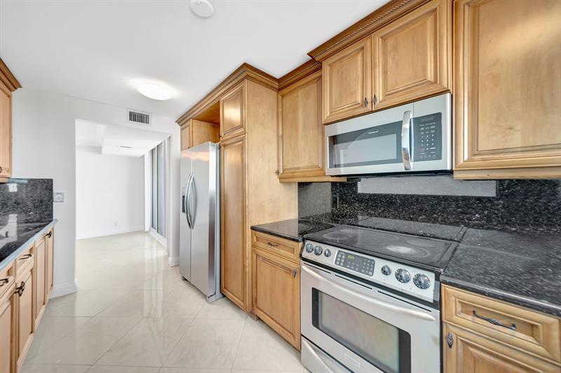 Image 16 of 58 For 1360 Ocean Blvd  905