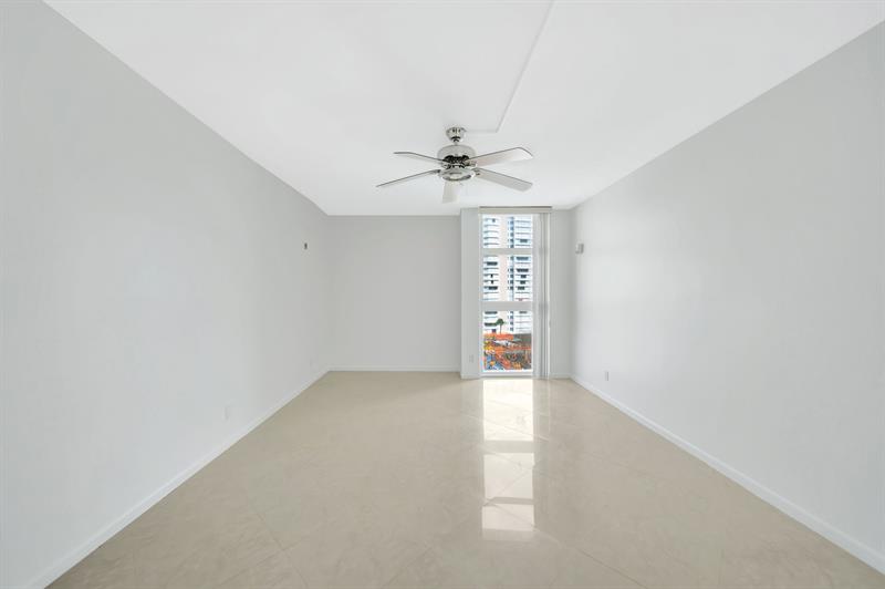 Image 25 of 58 For 1360 Ocean Blvd  905