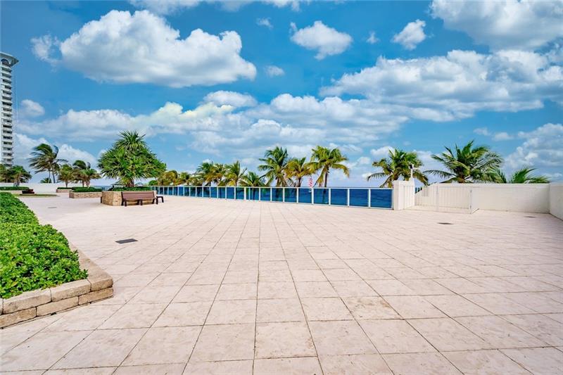 Image 36 of 58 For 1360 Ocean Blvd  905