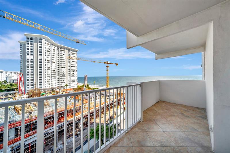 Image 39 of 58 For 1360 Ocean Blvd  905