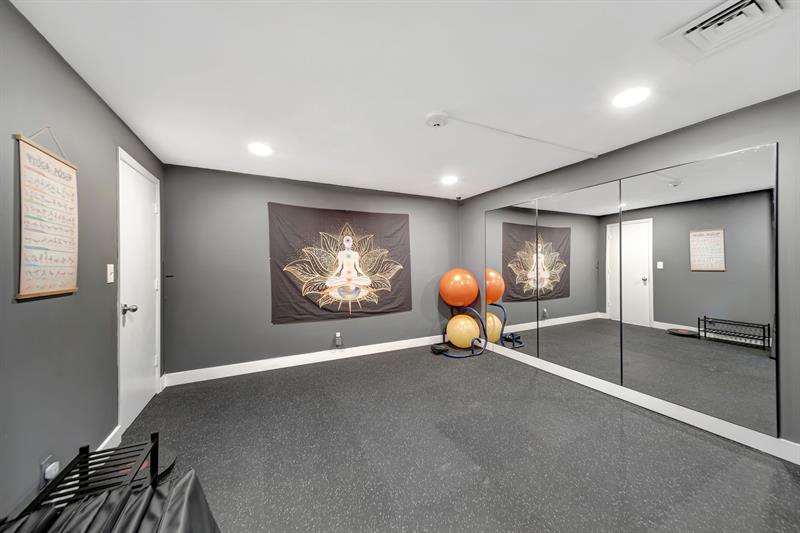 Image 53 of 58 For 1360 Ocean Blvd  905