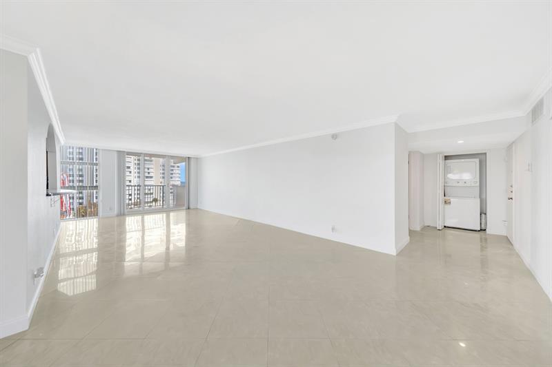 Image 6 of 58 For 1360 Ocean Blvd  905