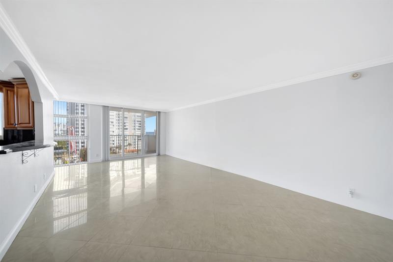 Image 7 of 58 For 1360 Ocean Blvd  905