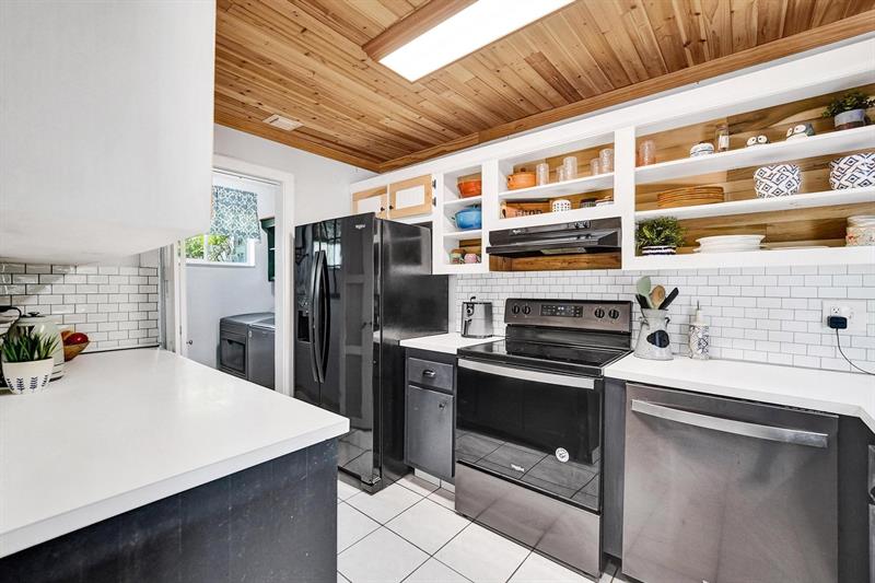 Image 19 of 71 For 2455 37th Ave
