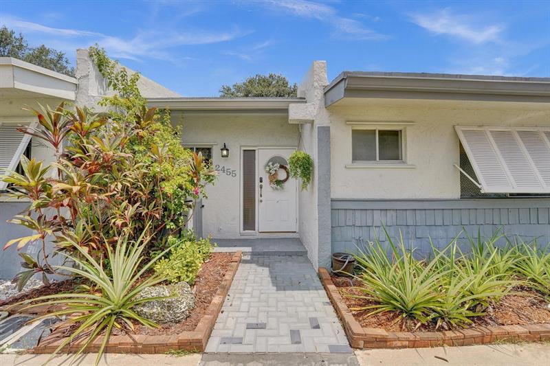 Image 4 of 71 For 2455 37th Ave