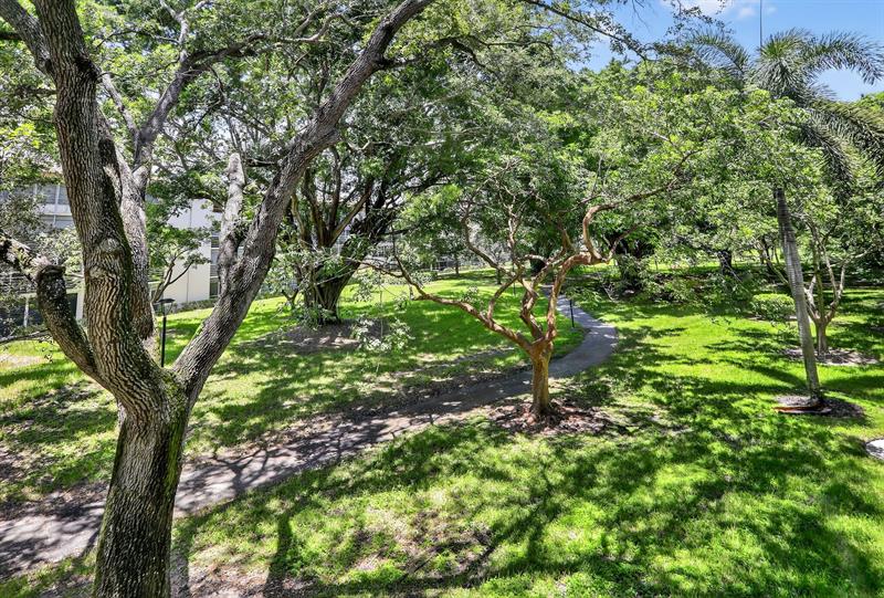 Image 20 of 50 For 2403 Antigua Cir  B2