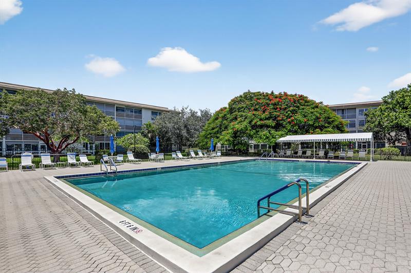 Image 33 of 50 For 2403 Antigua Cir  B2