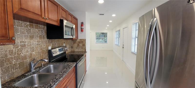 Details for 831 14th Way  2, Fort Lauderdale, FL 33311