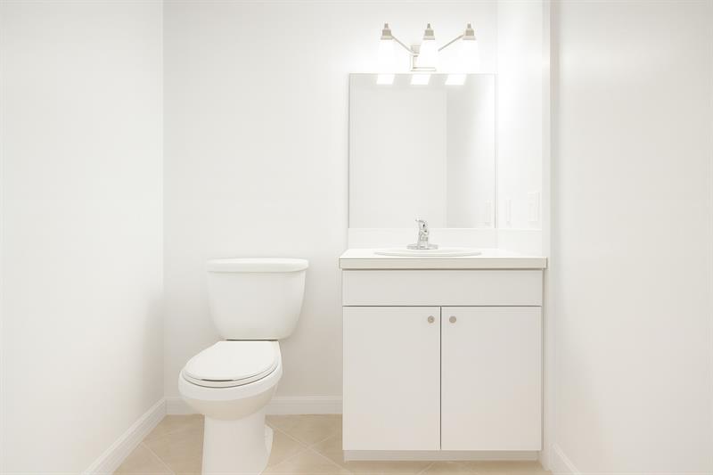 Image 10 of 26 For 4001 Hillcrest Dr  407
