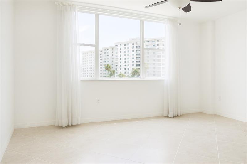 Image 13 of 26 For 4001 Hillcrest Dr  407