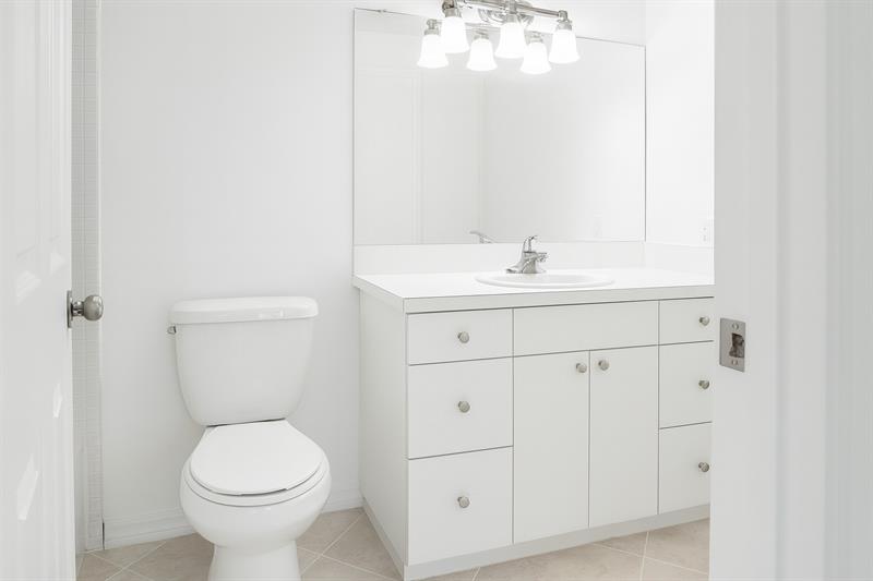 Image 14 of 26 For 4001 Hillcrest Dr  407