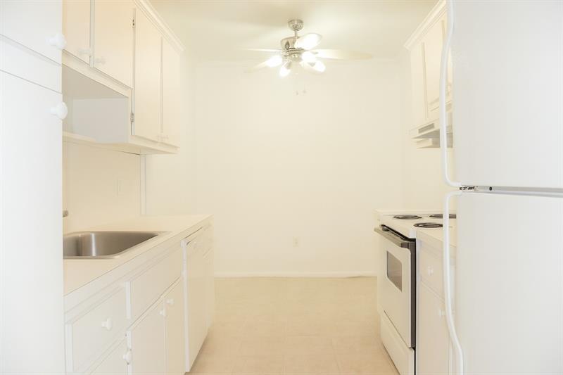 Image 4 of 26 For 4001 Hillcrest Dr  407